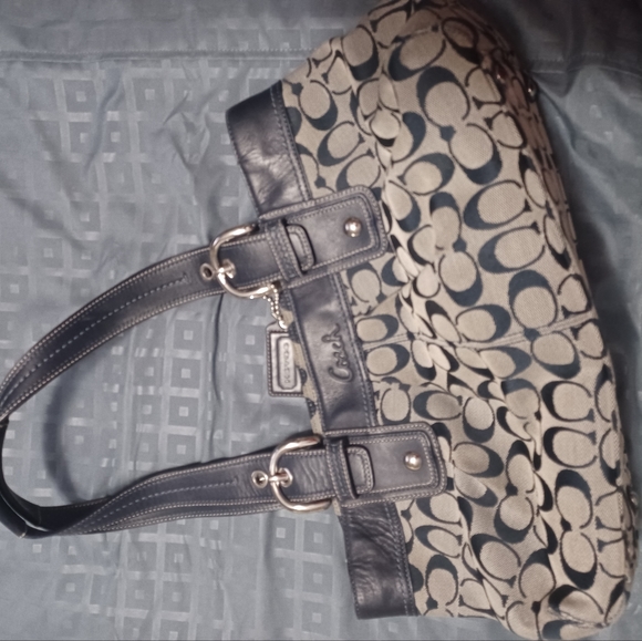 Purse - Picture 2 of 6